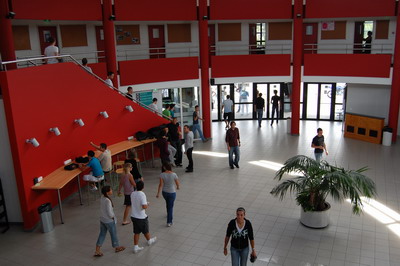 Trường Đại học thương mại Chambry-Savoie tuyển sinh